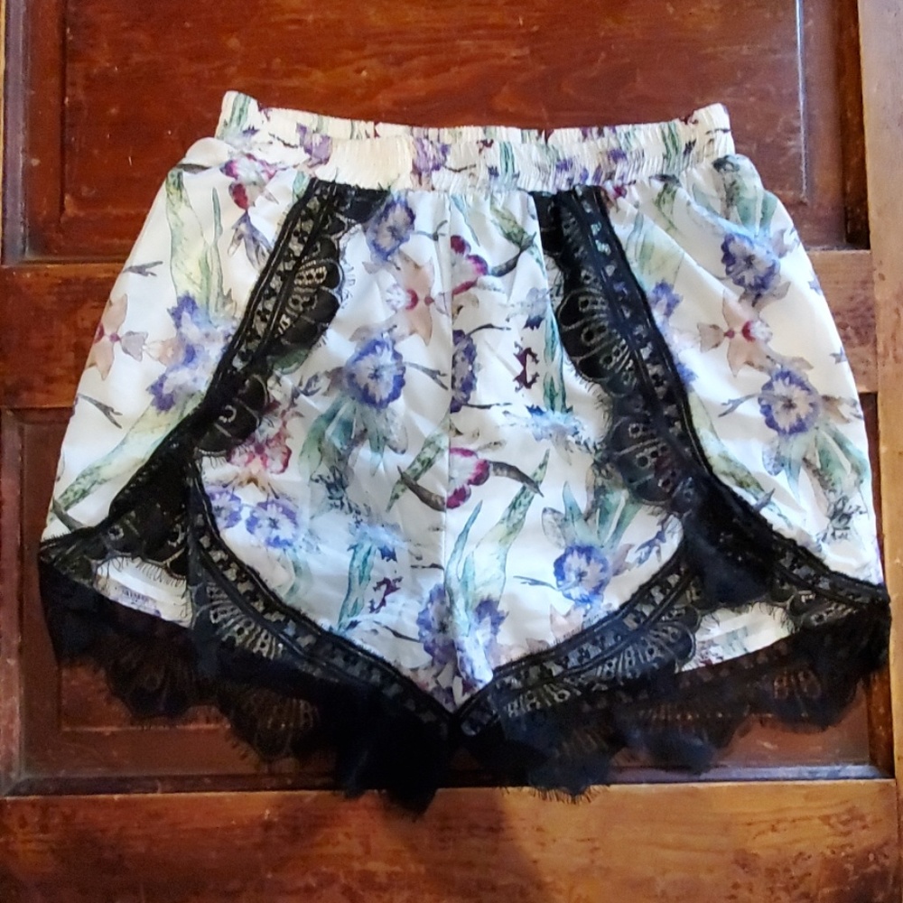 High waisted lace trim shorts